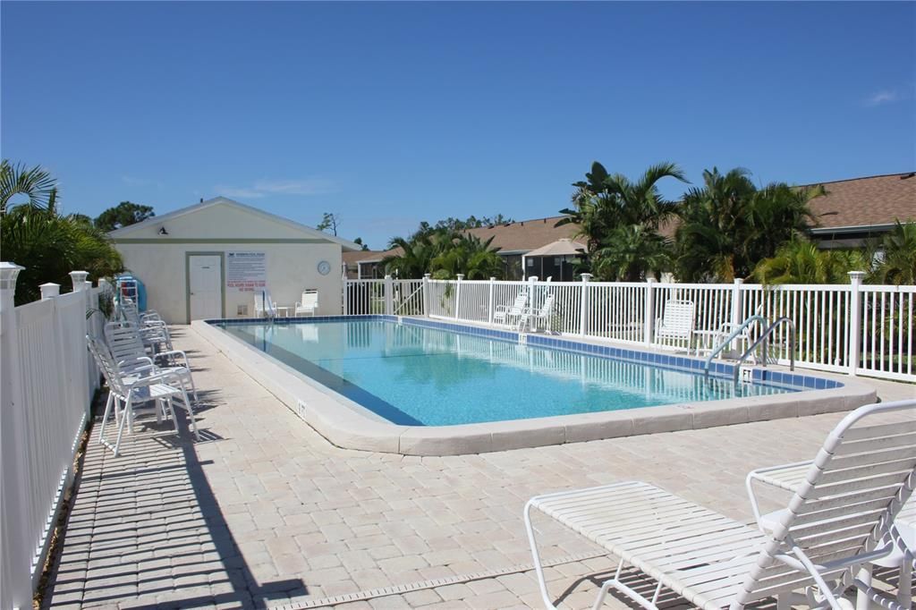 Active With Contract: $139,900 (2 beds, 2 baths, 933 Square Feet)