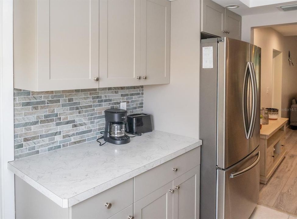 Active With Contract: $139,900 (2 beds, 2 baths, 933 Square Feet)