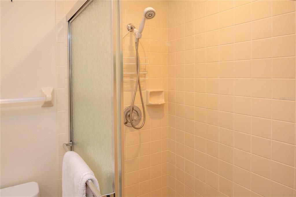 Active With Contract: $139,900 (2 beds, 2 baths, 933 Square Feet)