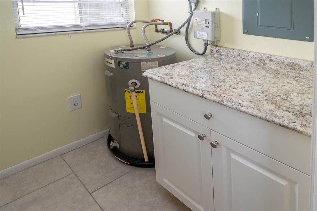 Active With Contract: $139,900 (2 beds, 2 baths, 933 Square Feet)