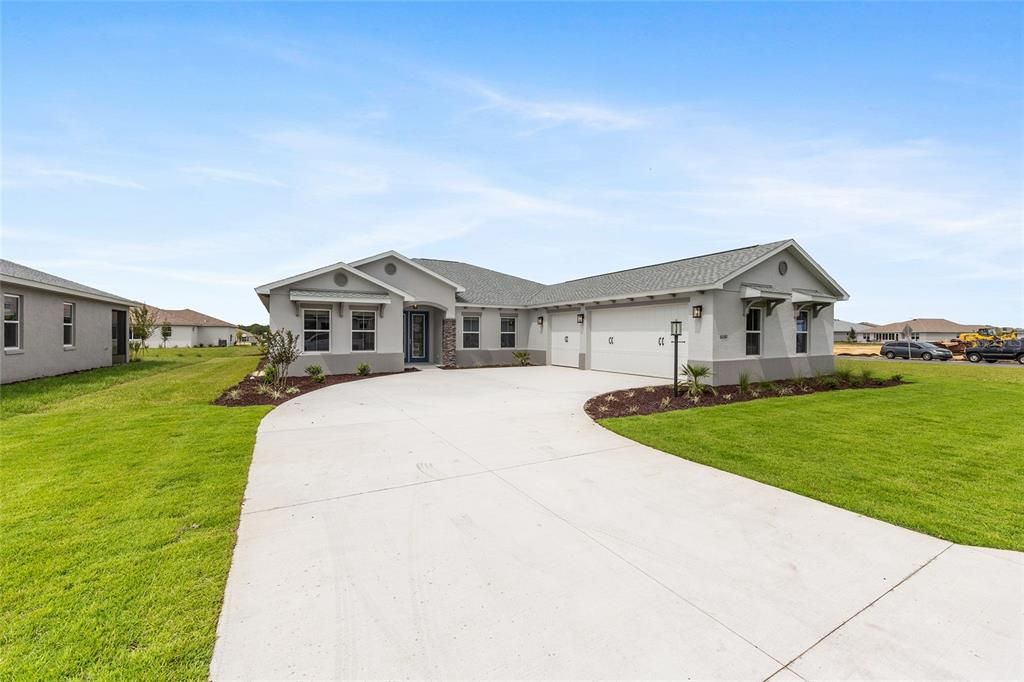 Active With Contract: $449,000 (3 beds, 2 baths, 2678 Square Feet)