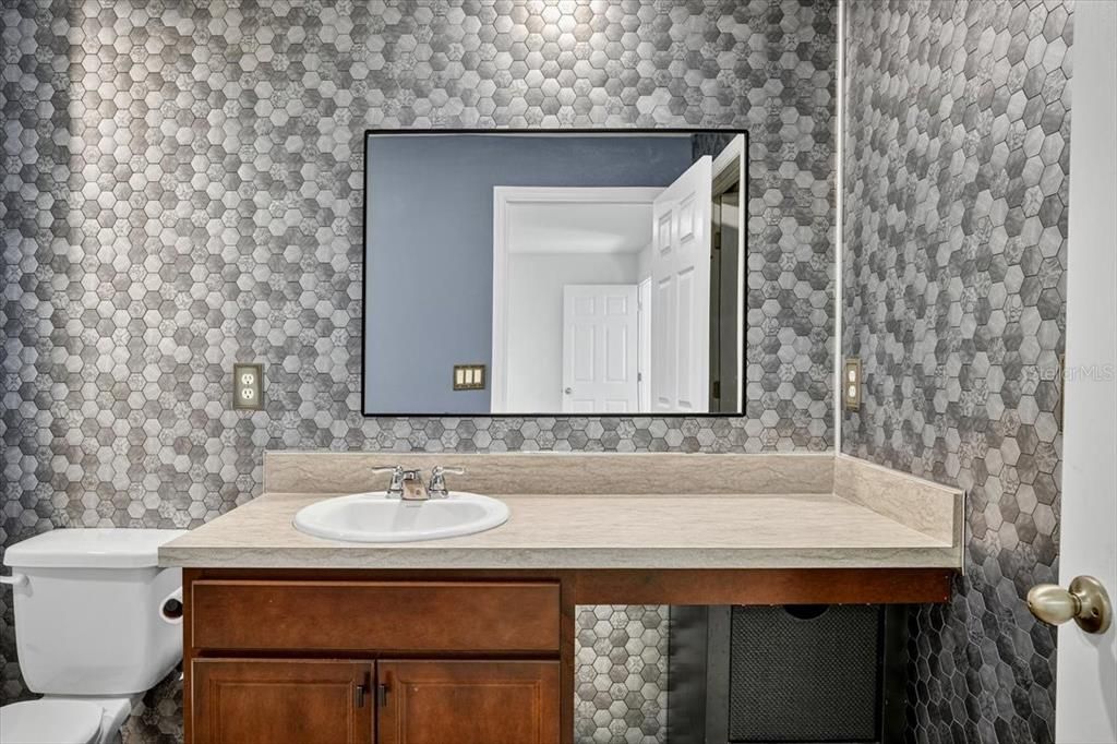 Active With Contract: $289,900 (3 beds, 2 baths, 1284 Square Feet)