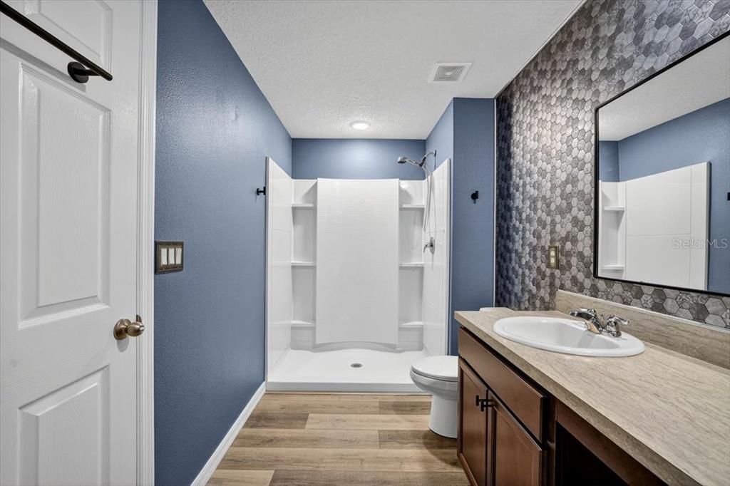 Active With Contract: $289,900 (3 beds, 2 baths, 1284 Square Feet)