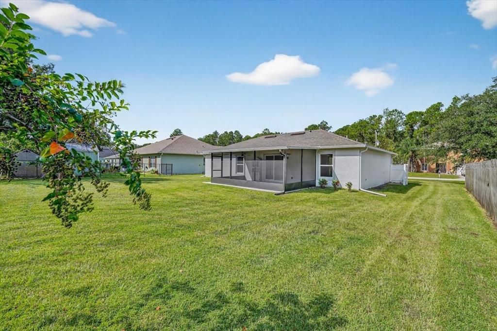 Active With Contract: $289,900 (3 beds, 2 baths, 1284 Square Feet)