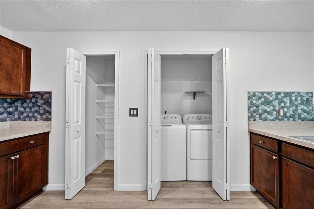 Active With Contract: $289,900 (3 beds, 2 baths, 1284 Square Feet)