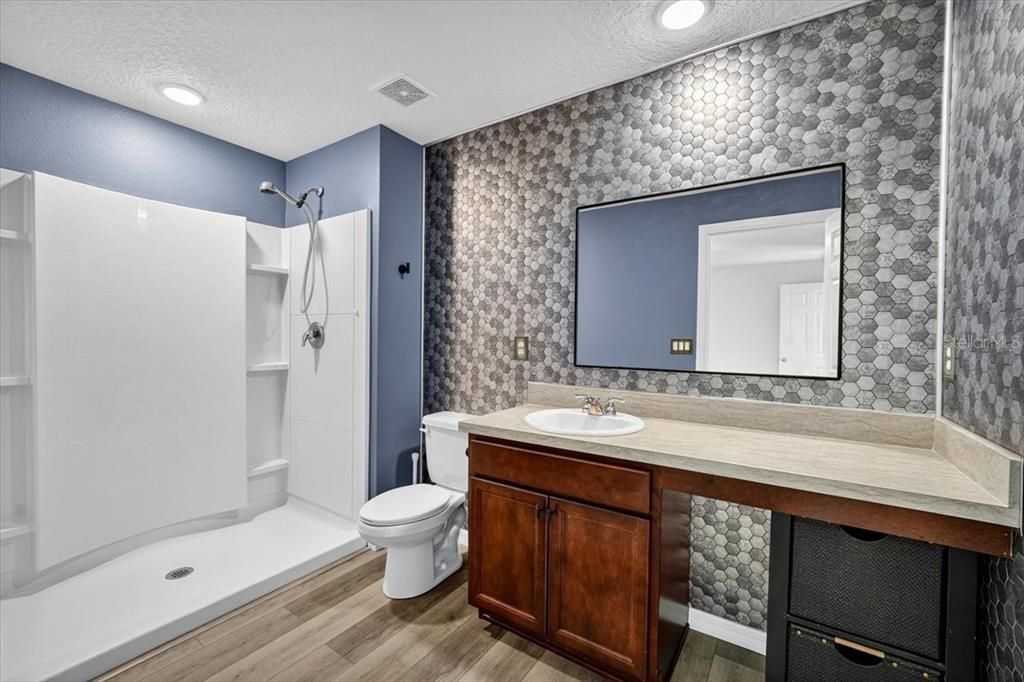 Active With Contract: $289,900 (3 beds, 2 baths, 1284 Square Feet)