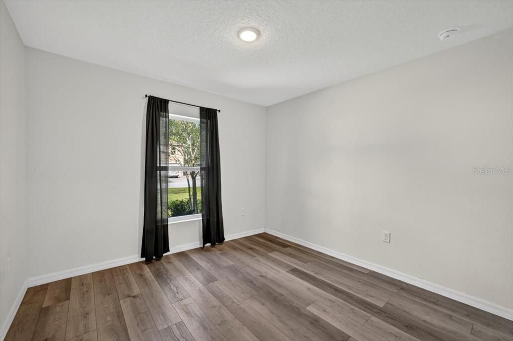 Active With Contract: $289,900 (3 beds, 2 baths, 1284 Square Feet)