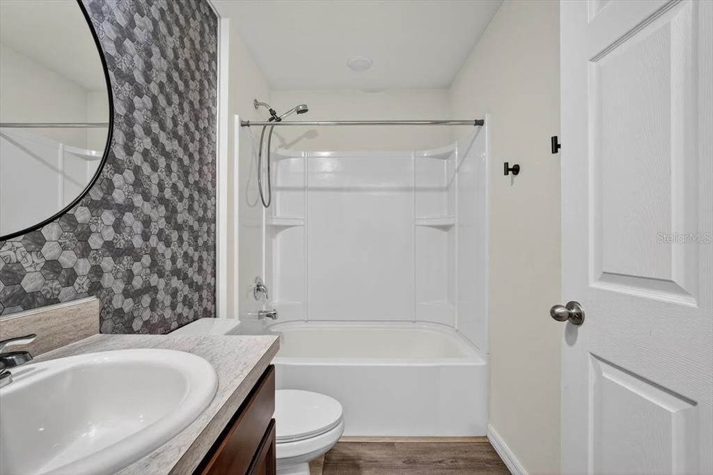 Active With Contract: $289,900 (3 beds, 2 baths, 1284 Square Feet)