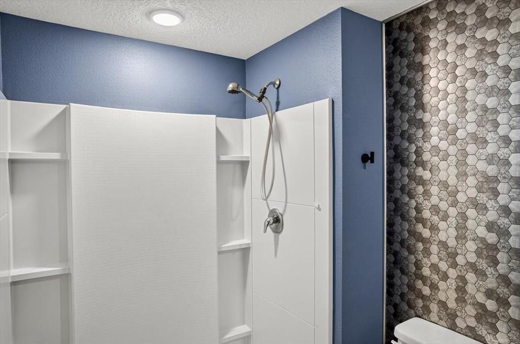 Active With Contract: $289,900 (3 beds, 2 baths, 1284 Square Feet)