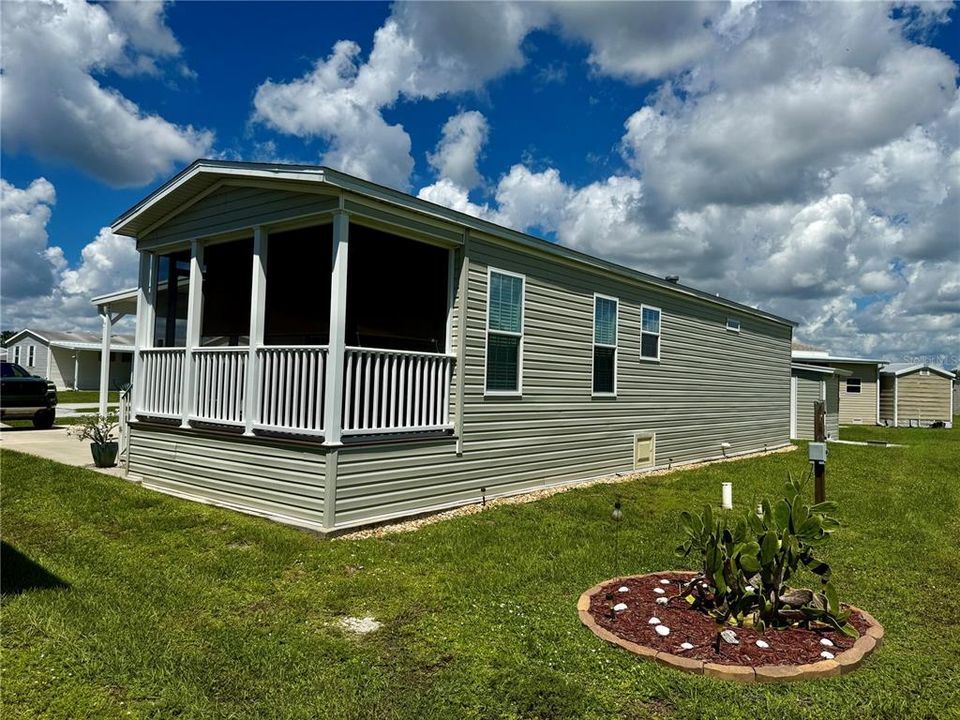 For Sale: $129,000 (2 beds, 2 baths, 972 Square Feet)