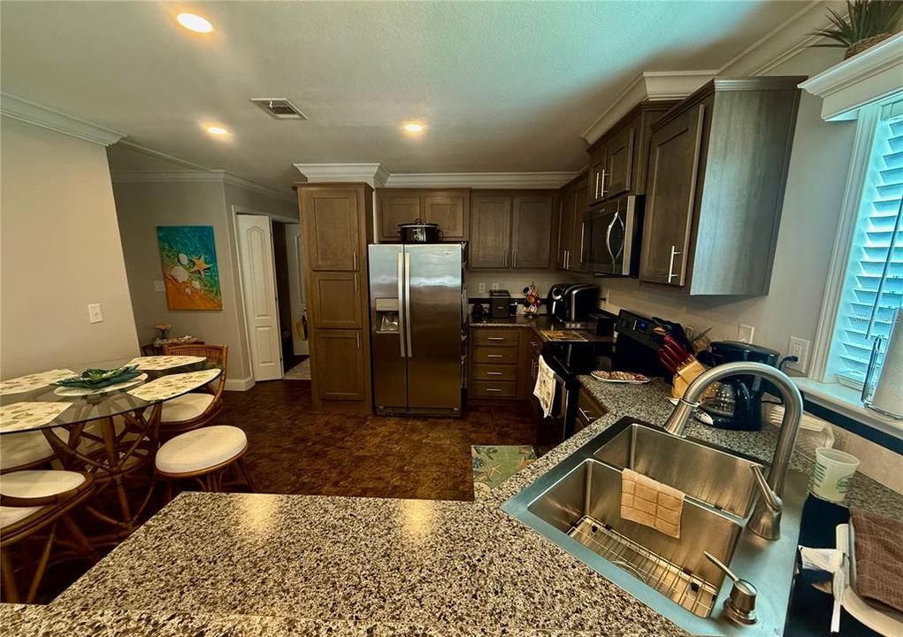 For Sale: $129,000 (2 beds, 2 baths, 972 Square Feet)