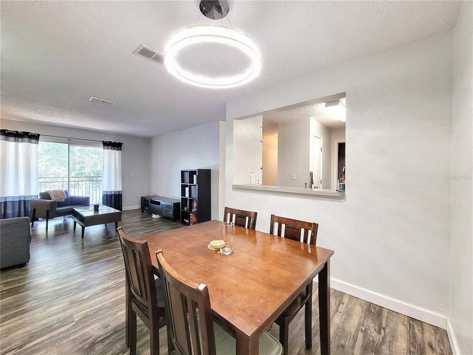 For Sale: $179,900 (3 beds, 3 baths, 1198 Square Feet)