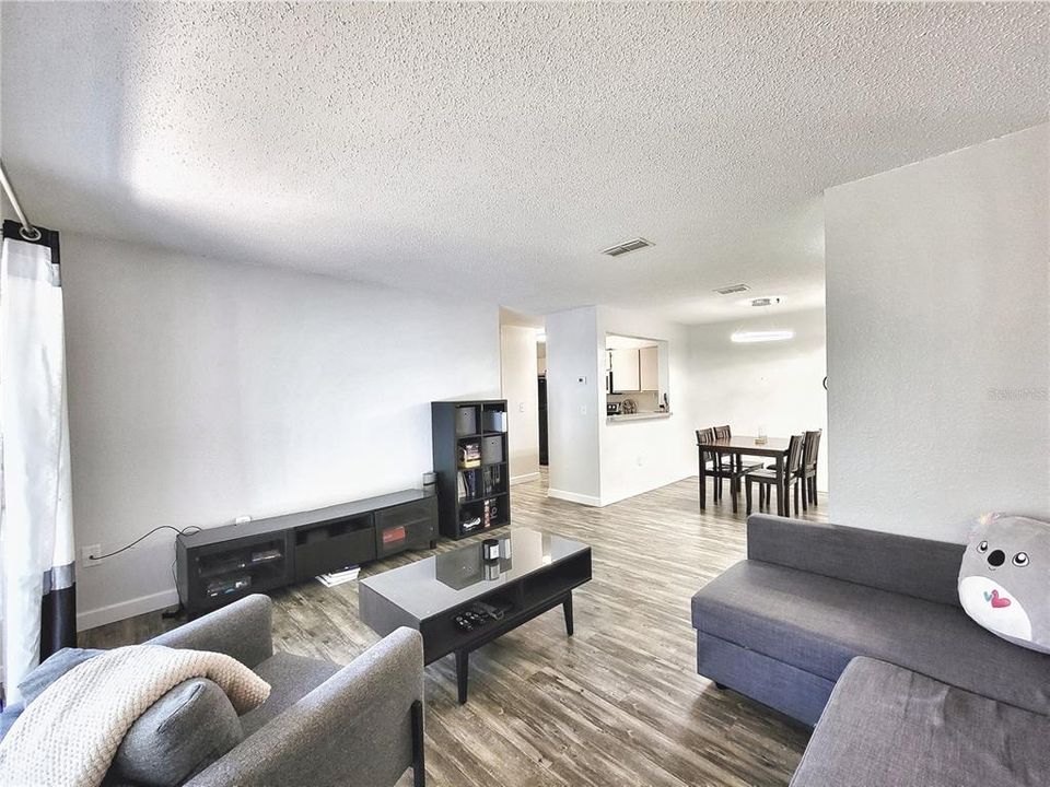 For Sale: $179,900 (3 beds, 3 baths, 1198 Square Feet)