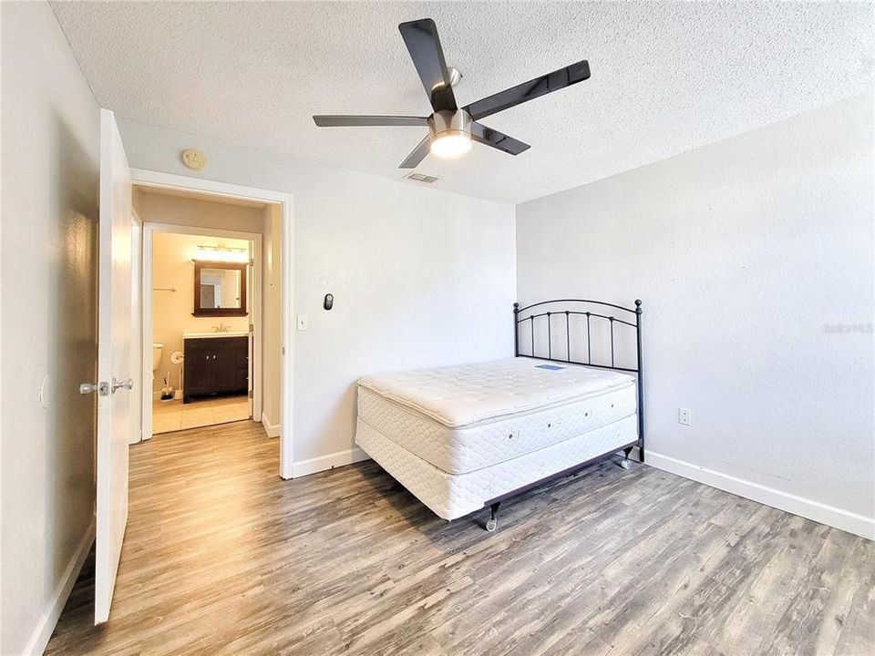 For Sale: $179,900 (3 beds, 3 baths, 1198 Square Feet)