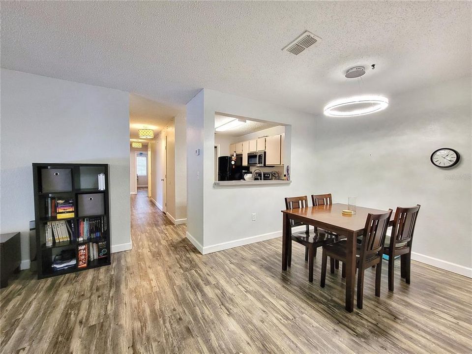 For Sale: $179,900 (3 beds, 3 baths, 1198 Square Feet)