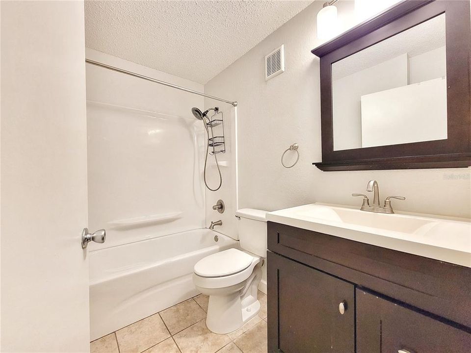 For Sale: $179,900 (3 beds, 3 baths, 1198 Square Feet)