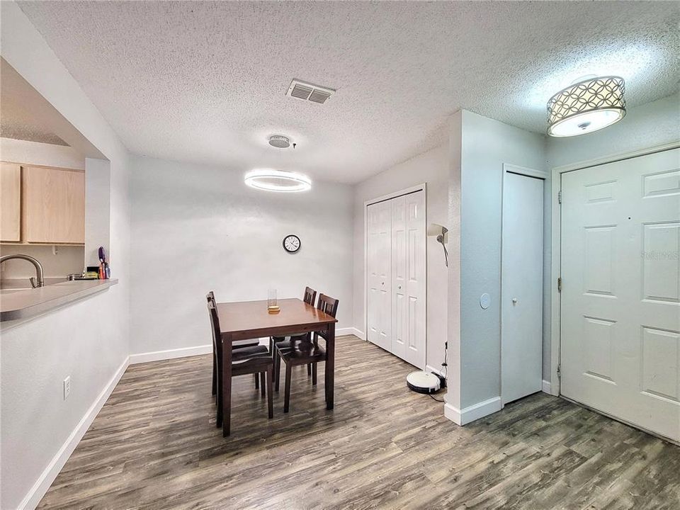 For Sale: $179,900 (3 beds, 3 baths, 1198 Square Feet)