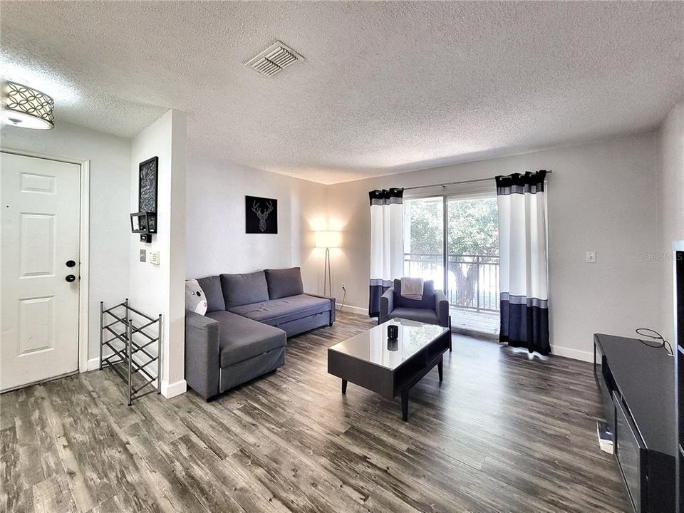 For Sale: $179,900 (3 beds, 3 baths, 1198 Square Feet)