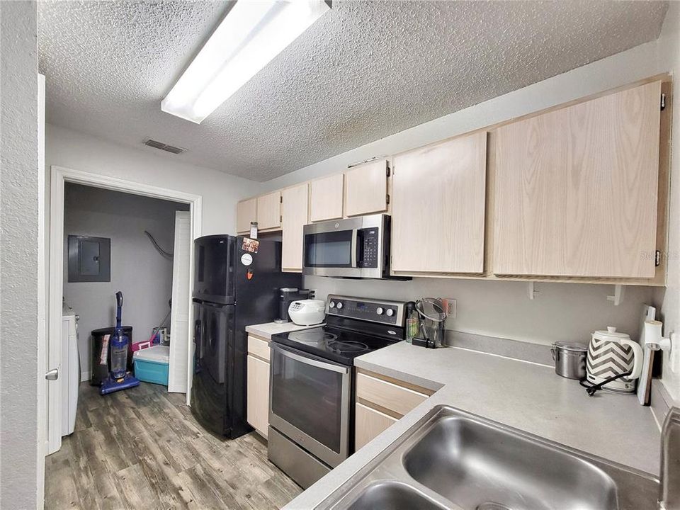 For Sale: $179,900 (3 beds, 3 baths, 1198 Square Feet)