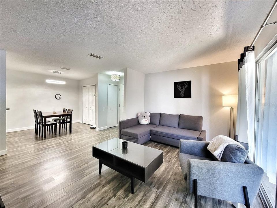 For Sale: $179,900 (3 beds, 3 baths, 1198 Square Feet)