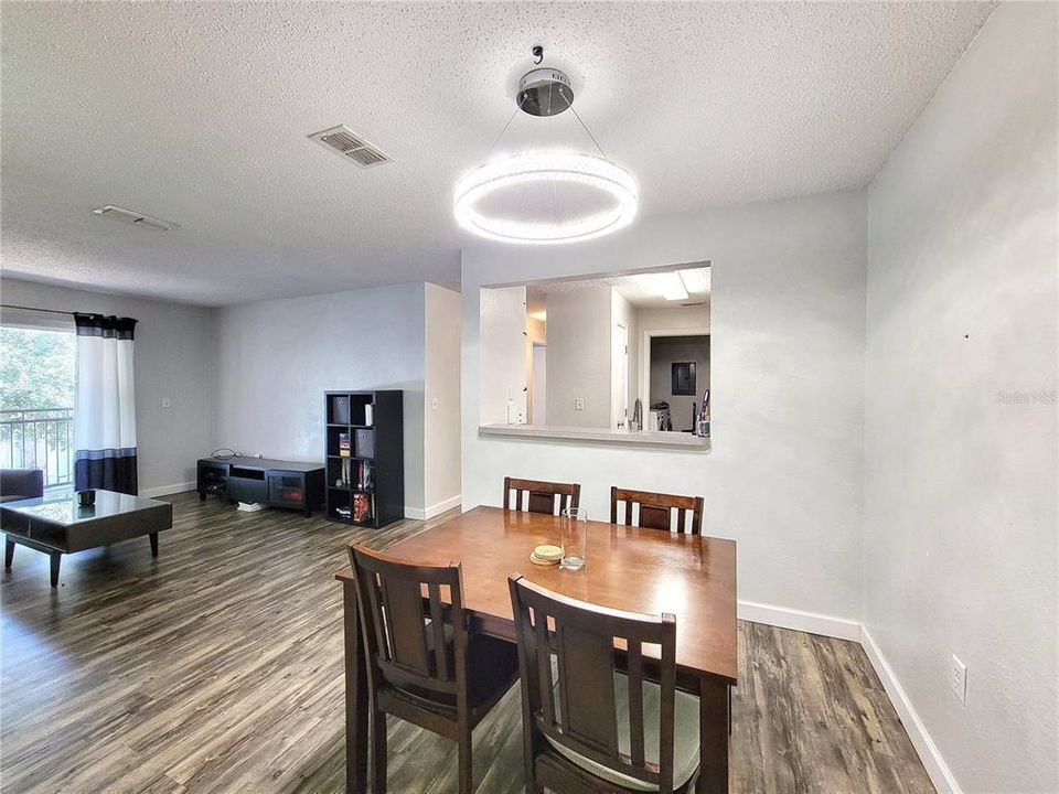 For Sale: $179,900 (3 beds, 3 baths, 1198 Square Feet)