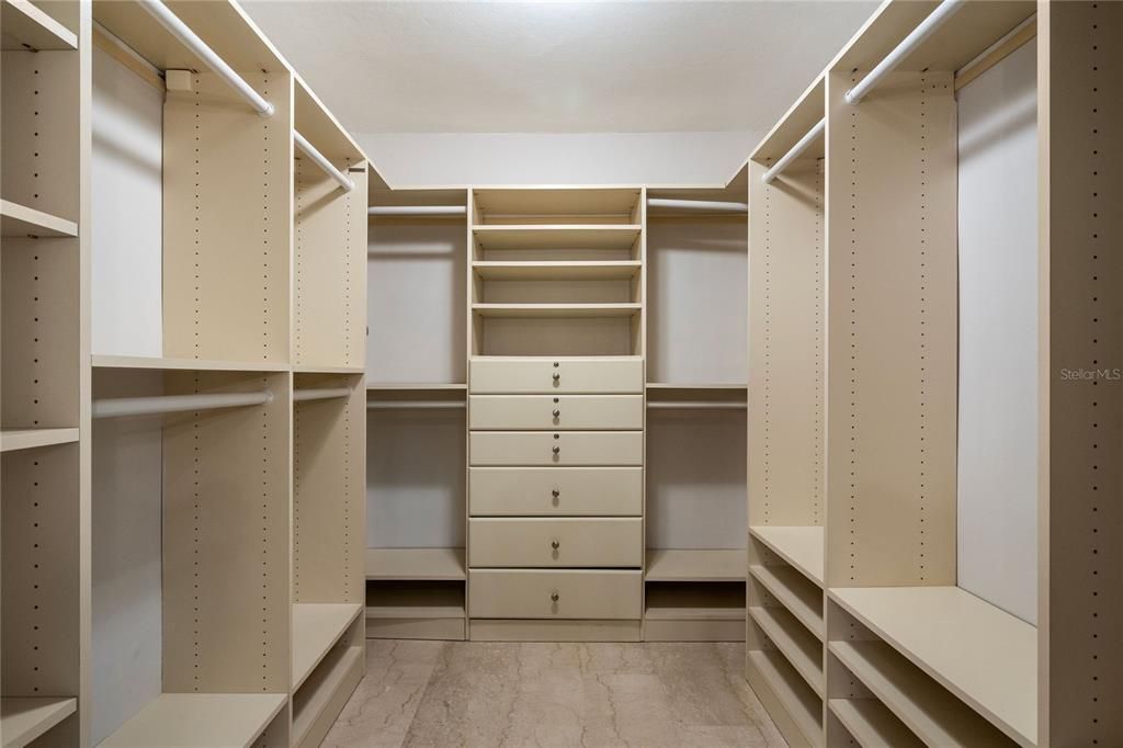 На продажу: $2,995,000 (3 спален, 2 ванн, 3020 Квадратных фут)