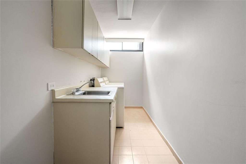 На продажу: $2,995,000 (3 спален, 2 ванн, 3020 Квадратных фут)