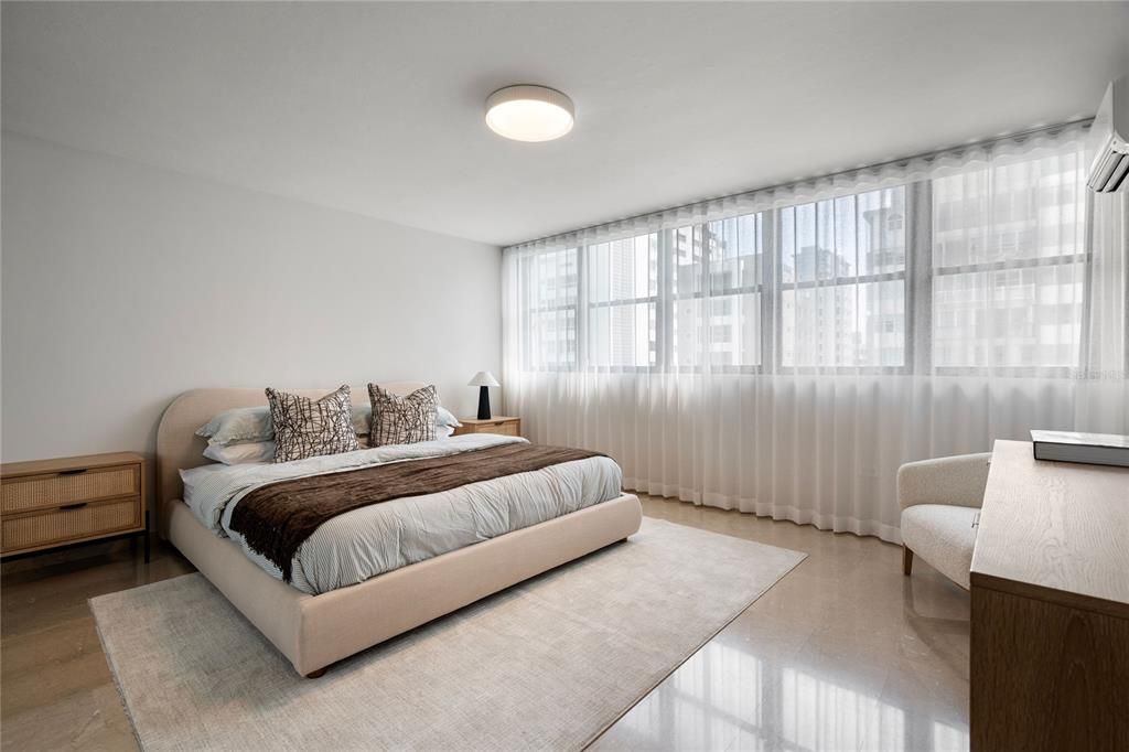 На продажу: $2,995,000 (3 спален, 2 ванн, 3020 Квадратных фут)