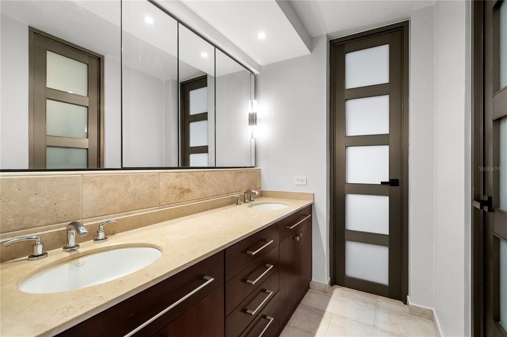 На продажу: $2,995,000 (3 спален, 2 ванн, 3020 Квадратных фут)