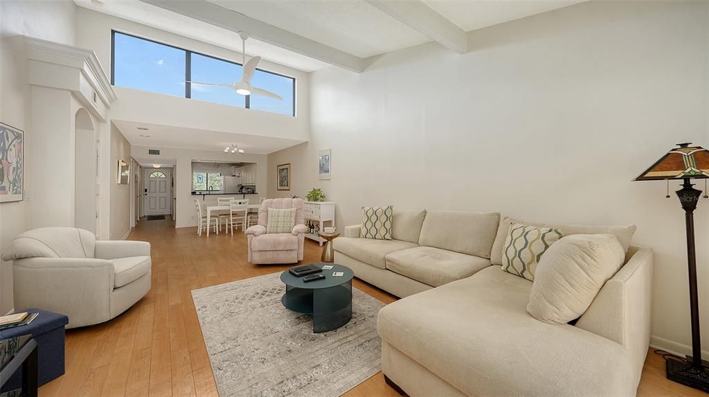 En Venta: $525,800 (2 camas, 2 baños, 1400 Pies cuadrados)