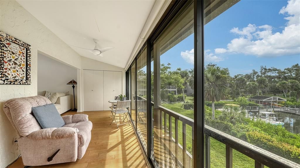 En Venta: $525,800 (2 camas, 2 baños, 1400 Pies cuadrados)