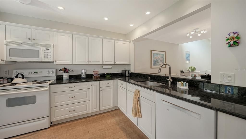 En Venta: $525,800 (2 camas, 2 baños, 1400 Pies cuadrados)