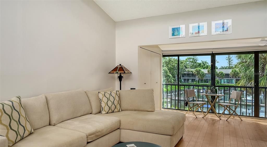 En Venta: $525,800 (2 camas, 2 baños, 1400 Pies cuadrados)