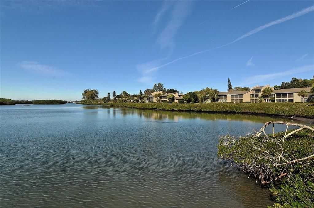 En Venta: $525,800 (2 camas, 2 baños, 1400 Pies cuadrados)