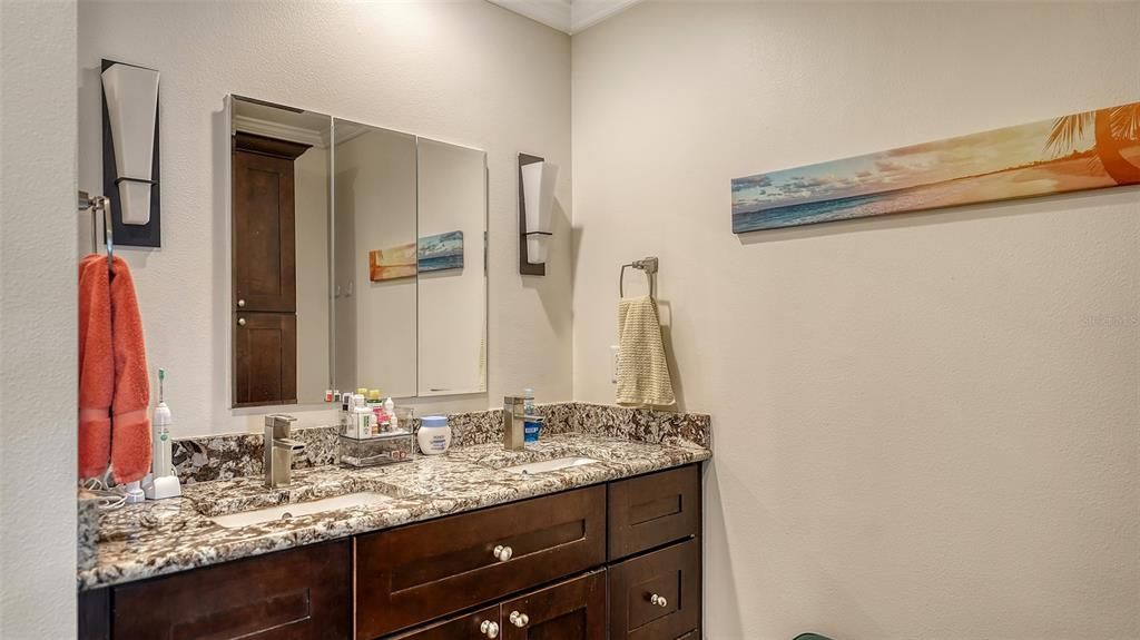 En Venta: $525,800 (2 camas, 2 baños, 1400 Pies cuadrados)