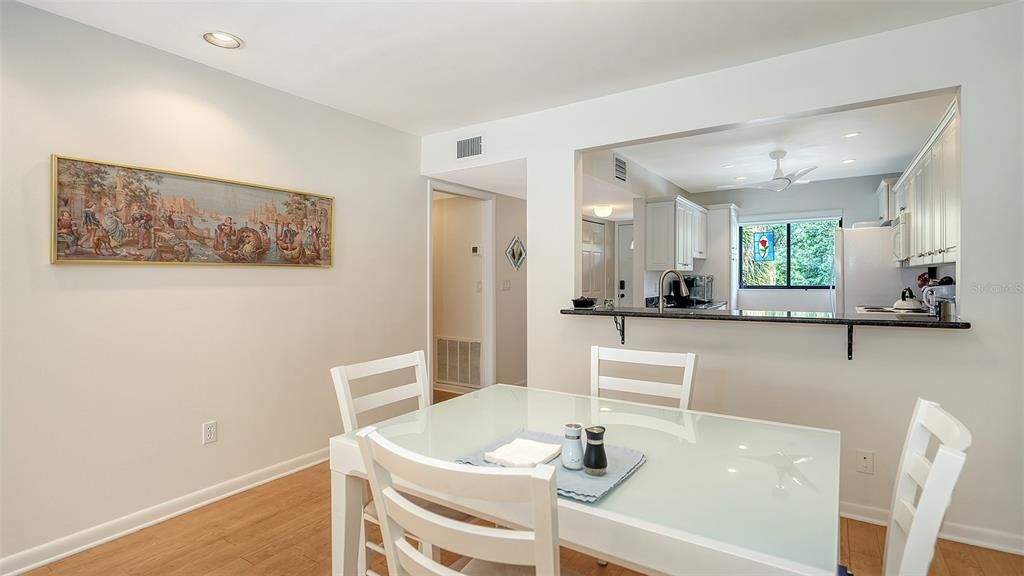 En Venta: $525,800 (2 camas, 2 baños, 1400 Pies cuadrados)