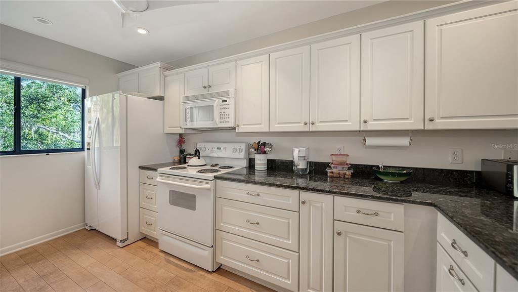 En Venta: $525,800 (2 camas, 2 baños, 1400 Pies cuadrados)