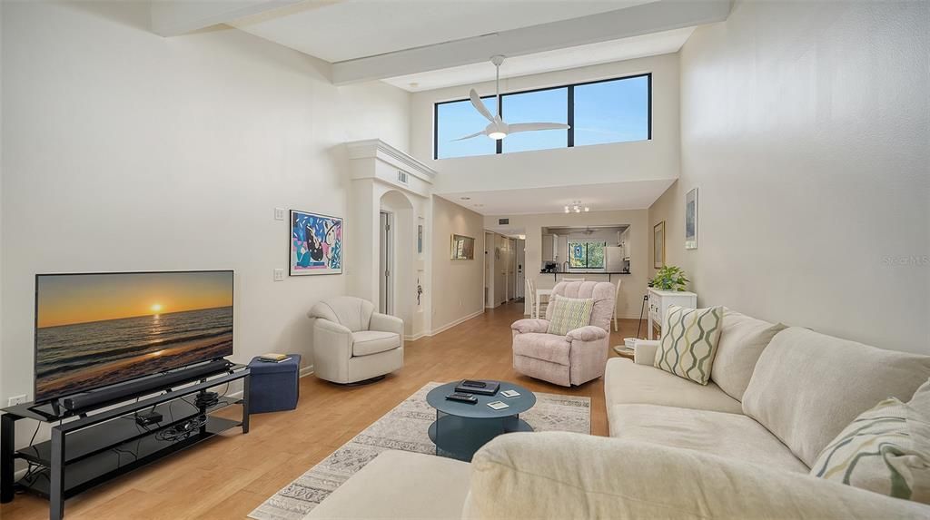 En Venta: $525,800 (2 camas, 2 baños, 1400 Pies cuadrados)