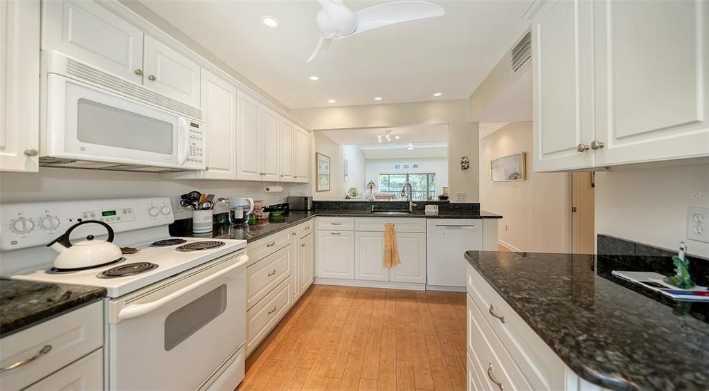 En Venta: $525,800 (2 camas, 2 baños, 1400 Pies cuadrados)