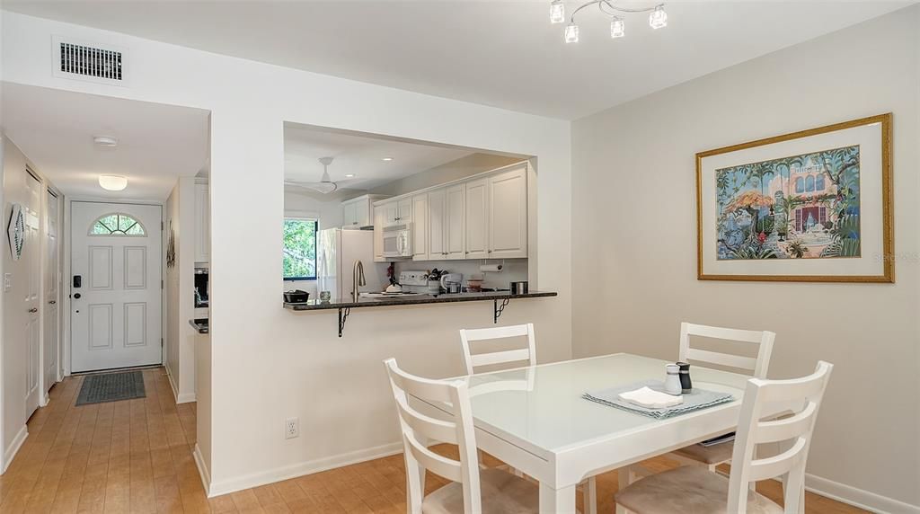 En Venta: $525,800 (2 camas, 2 baños, 1400 Pies cuadrados)