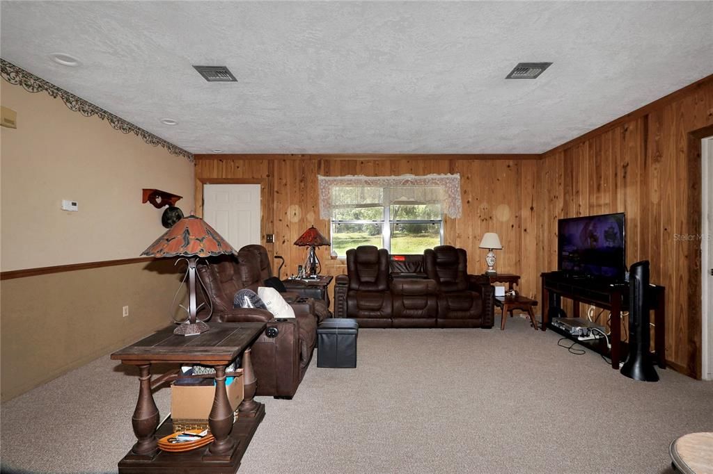 For Sale: $229,000 (3 beds, 2 baths, 1515 Square Feet)