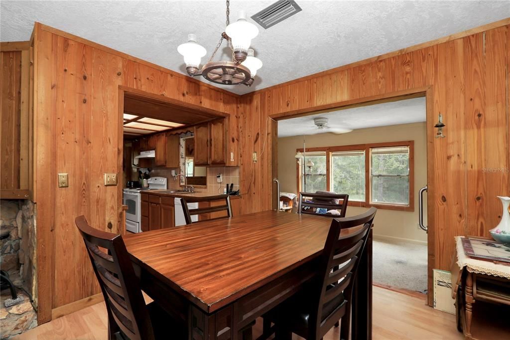 For Sale: $229,000 (3 beds, 2 baths, 1515 Square Feet)