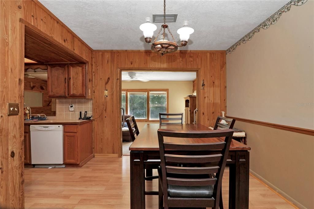 For Sale: $229,000 (3 beds, 2 baths, 1515 Square Feet)