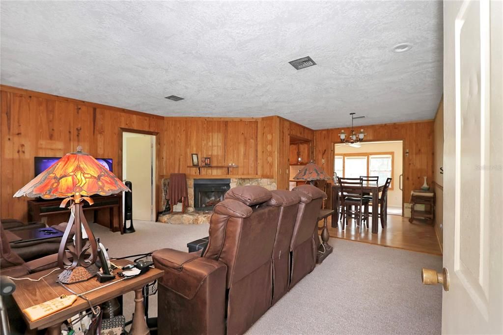 For Sale: $229,000 (3 beds, 2 baths, 1515 Square Feet)