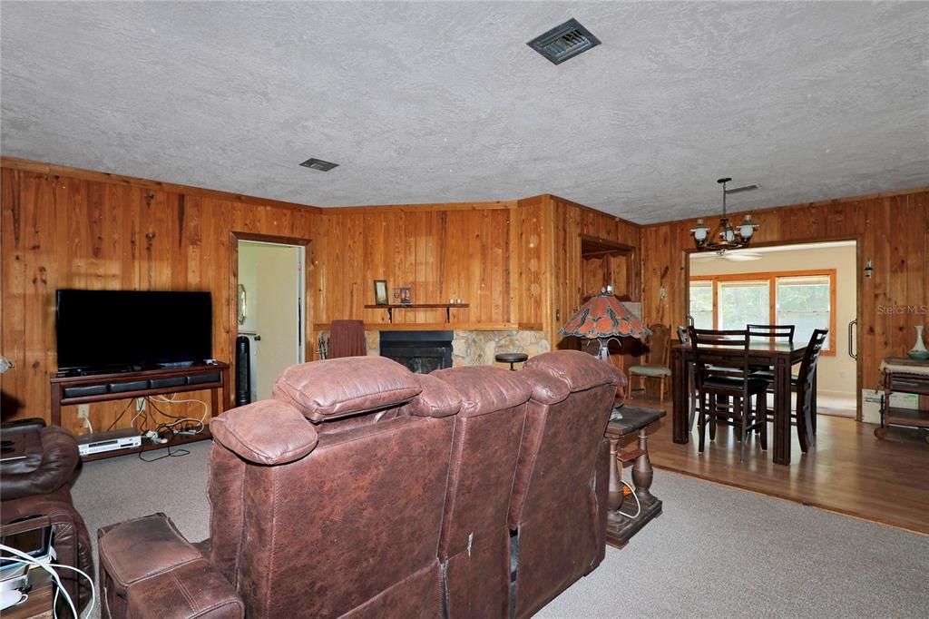 For Sale: $229,000 (3 beds, 2 baths, 1515 Square Feet)