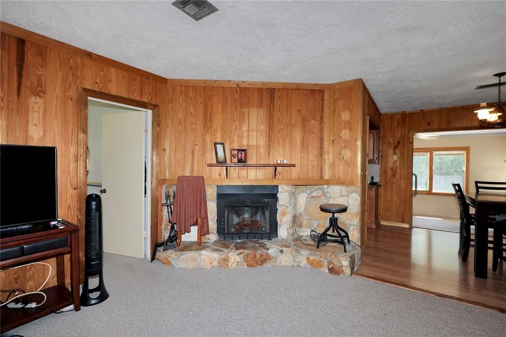 For Sale: $229,000 (3 beds, 2 baths, 1515 Square Feet)