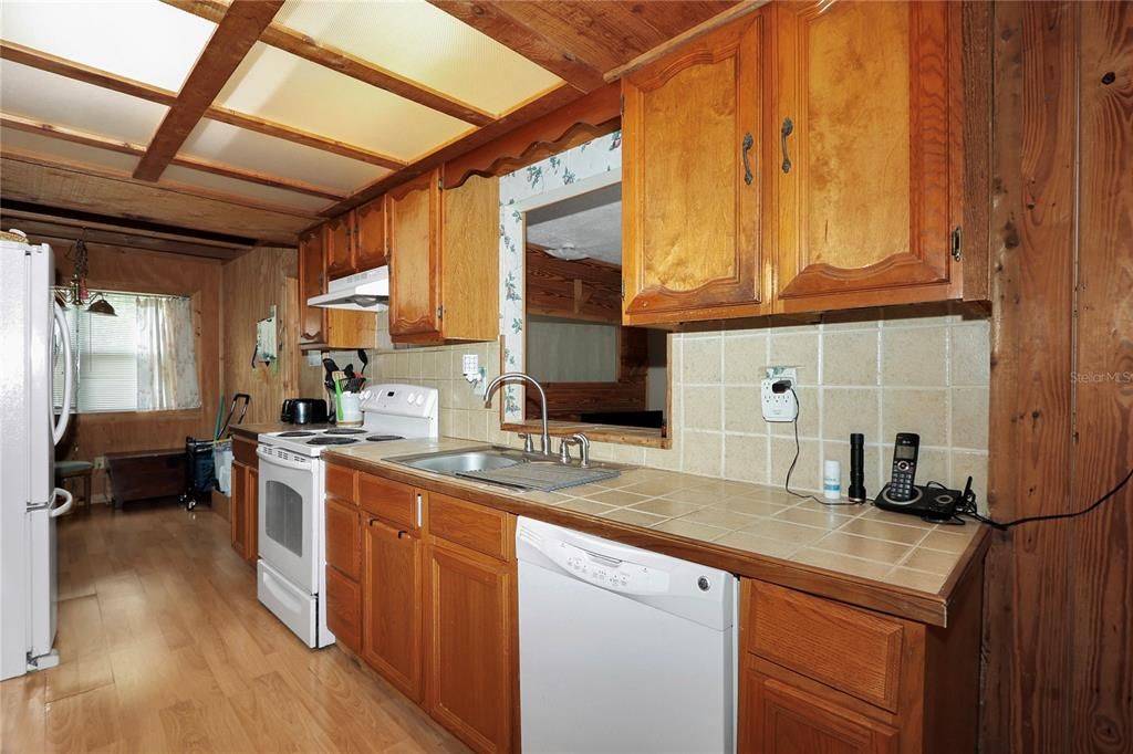 For Sale: $229,000 (3 beds, 2 baths, 1515 Square Feet)