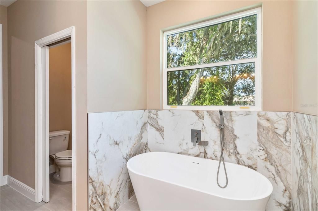 En Venta: $765,000 (5 camas, 3 baños, 2323 Pies cuadrados)