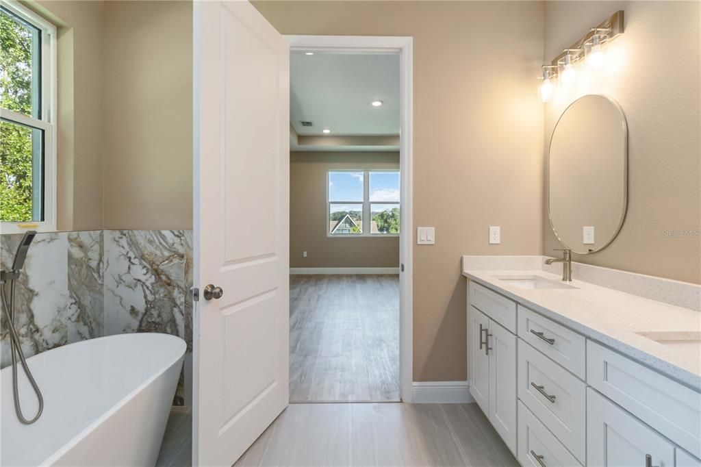 En Venta: $765,000 (5 camas, 3 baños, 2323 Pies cuadrados)