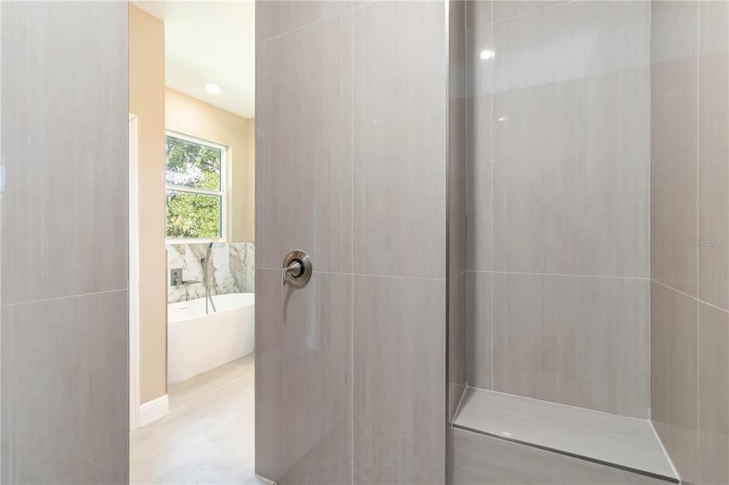 En Venta: $765,000 (5 camas, 3 baños, 2323 Pies cuadrados)